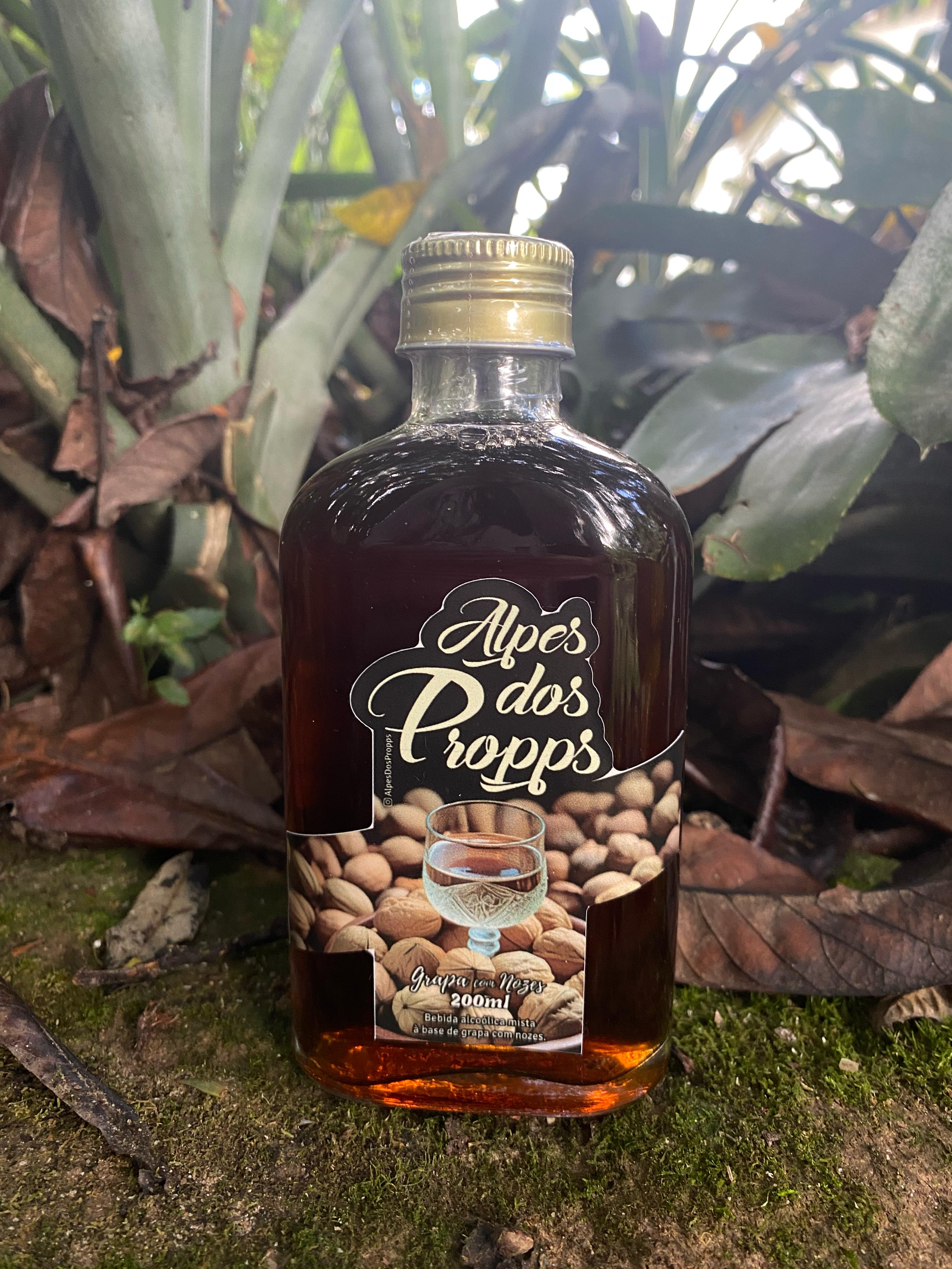 Licor Artesanal de Graspa com Nozes