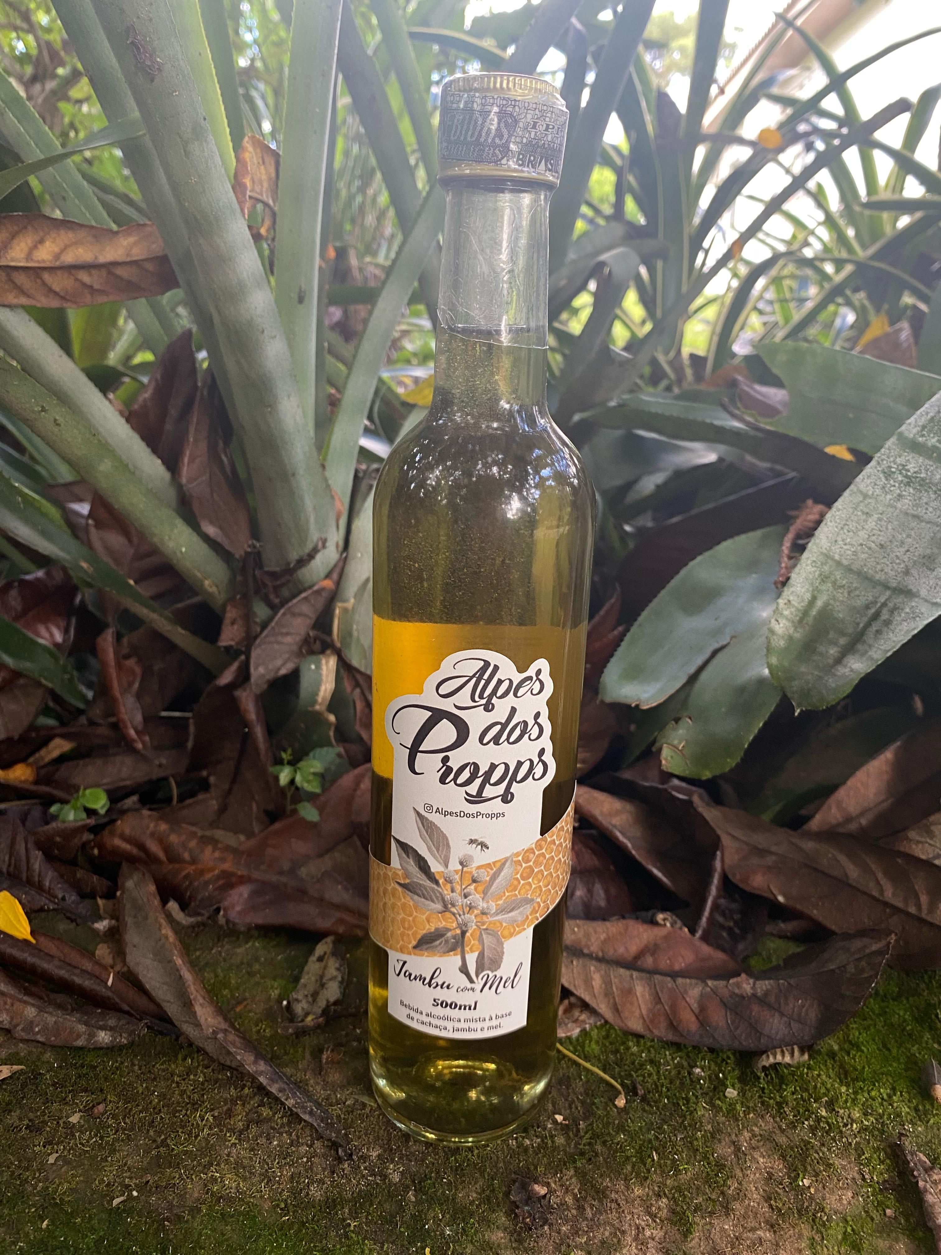 Cachaça de Jambu com Mel