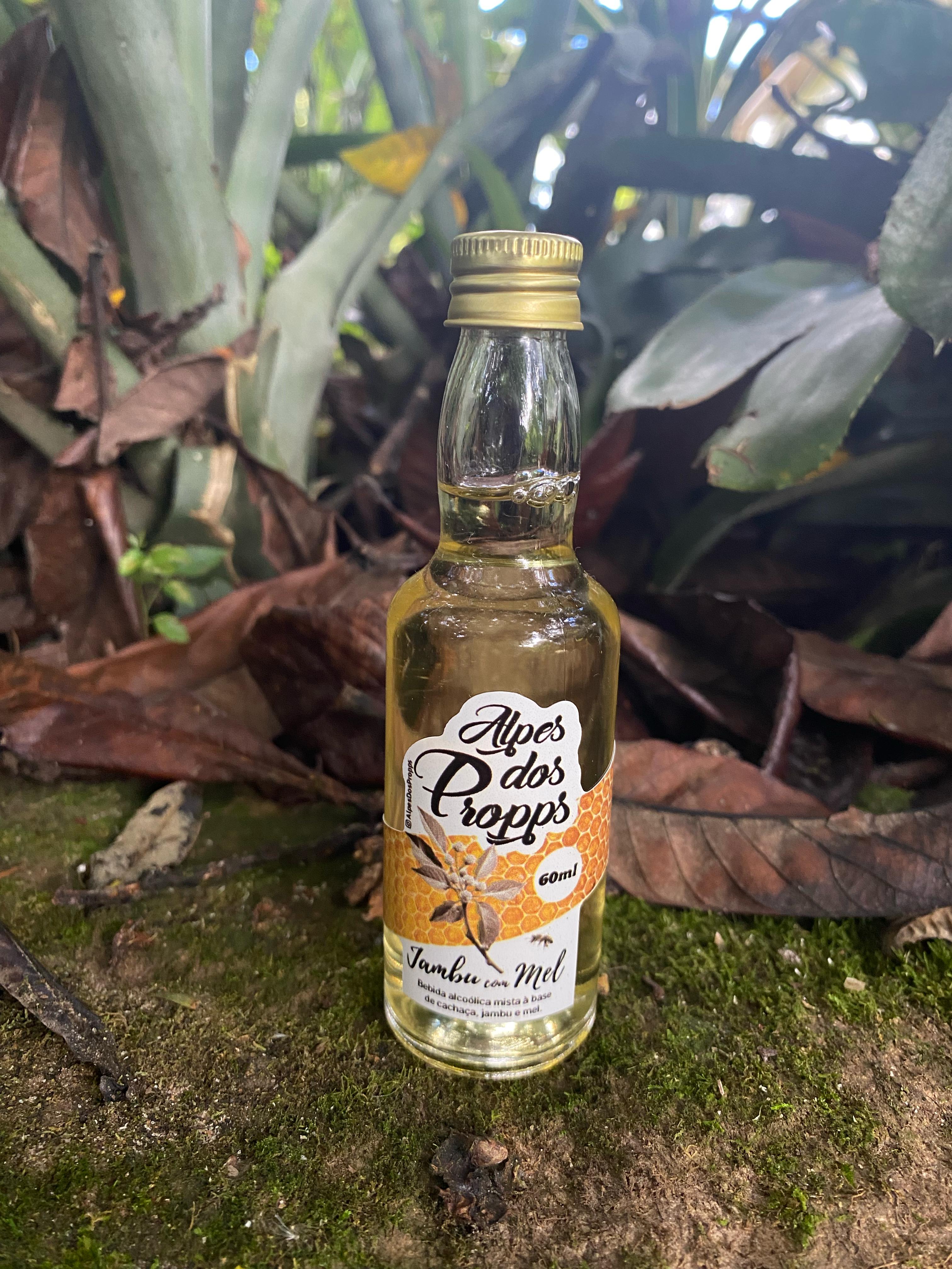 Cachaça de Jambu com Mel